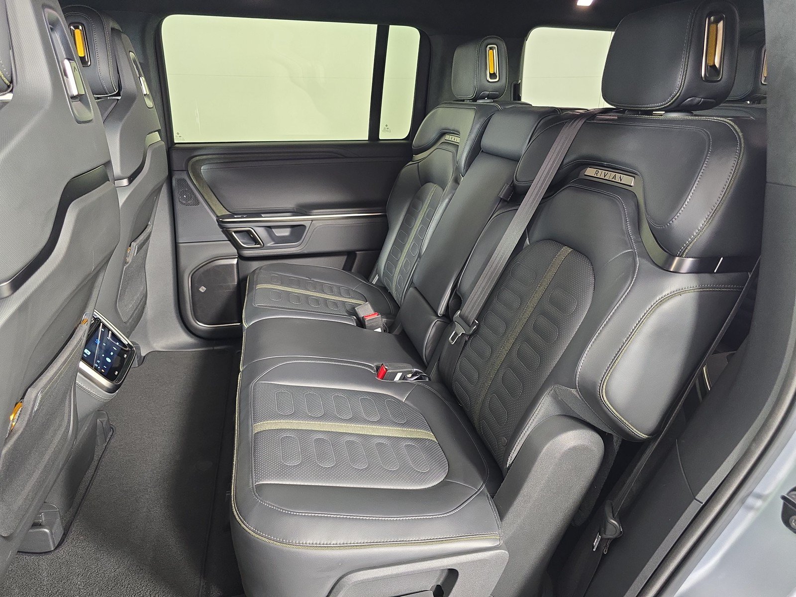 Used 2024 Rivian R1S Adventure AWD/4WD image 21