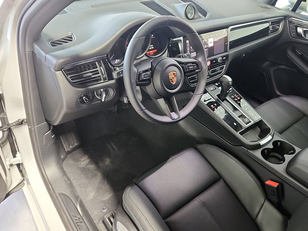 New 2026 Porsche Macan AWD/4WD image 4
