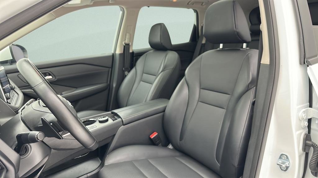 Used 2025 Nissan Rogue SV w/ SV Premium Package AWD/4WD image 15
