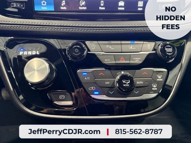 New 2027 Chrysler Pacifica Select AWD/4WD image 18