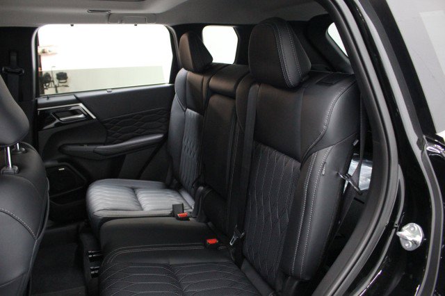 New 2025 Mitsubishi Outlander SEL image 25