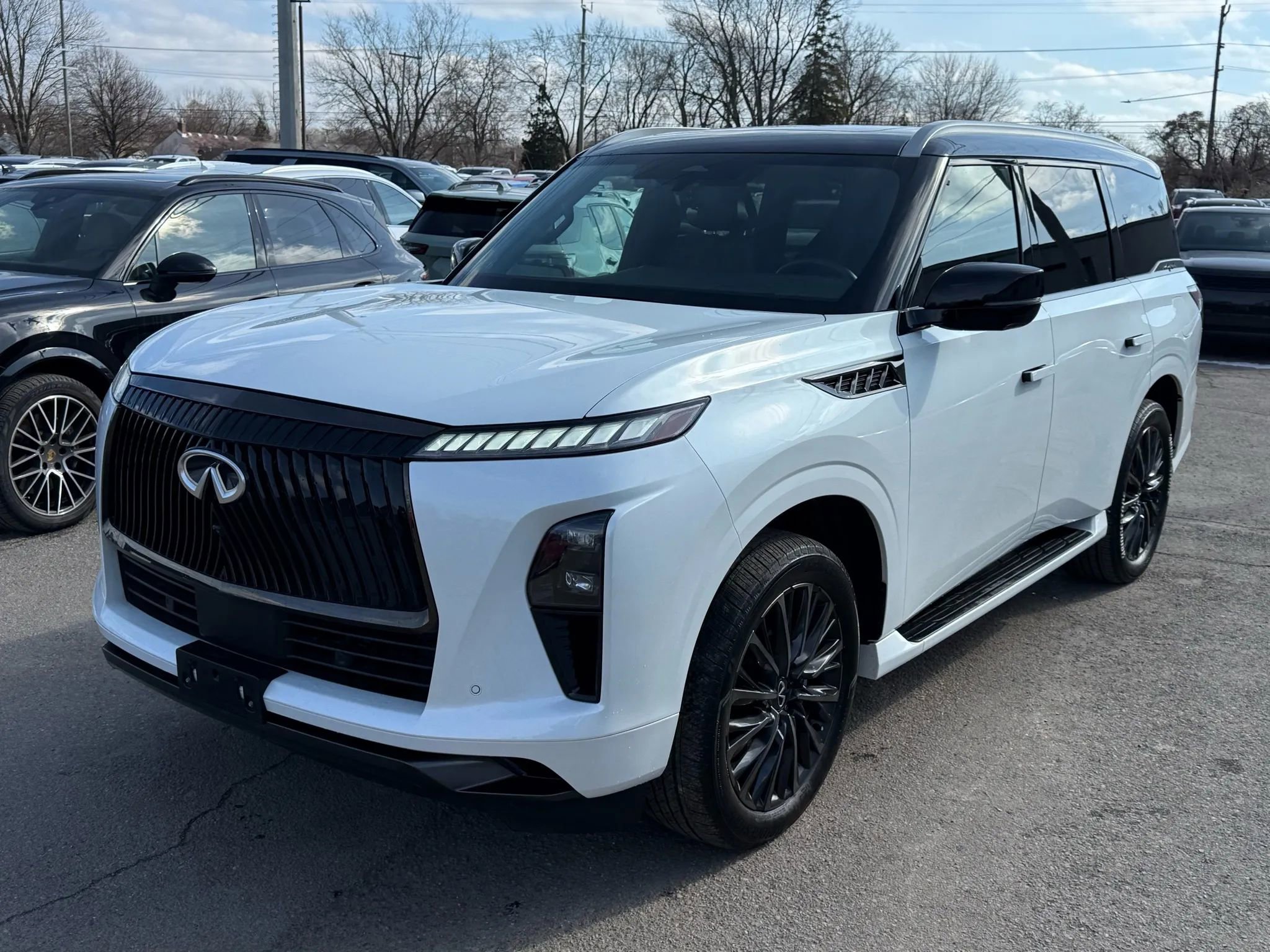 Used 2025 INFINITI QX80 Autograph image 2