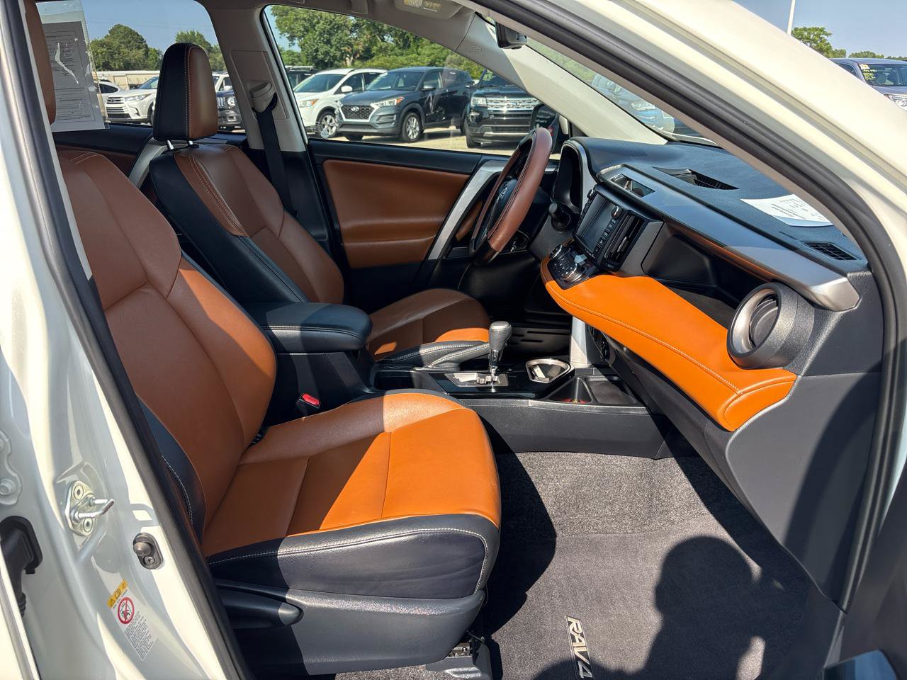Used 2018 Toyota RAV4 Limited FWD image 23