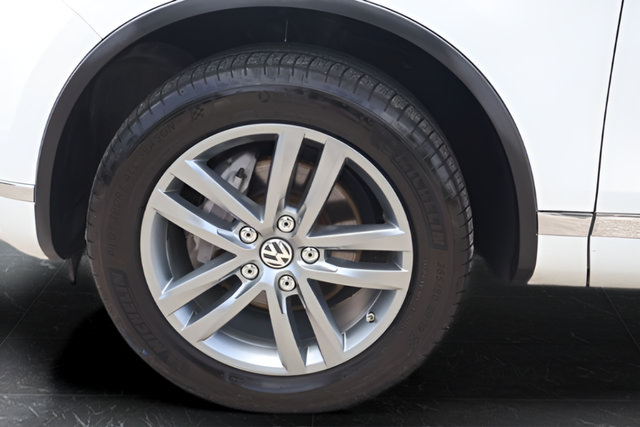 Used 2015 Volkswagen Touareg VR6 AWD/4WD image 10