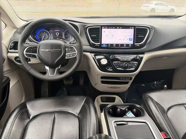 Used 2023 Chrysler Pacifica Touring-L FWD image 30