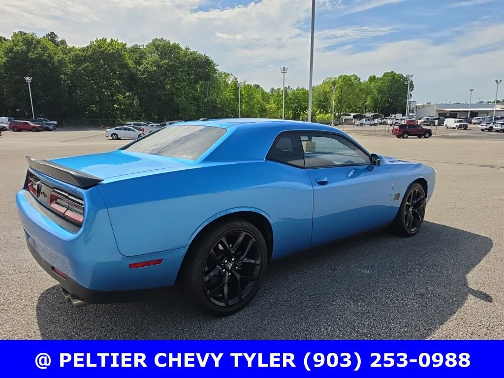 Used 2019 Dodge Challenger SXT w/ Blacktop Package RWD image 4