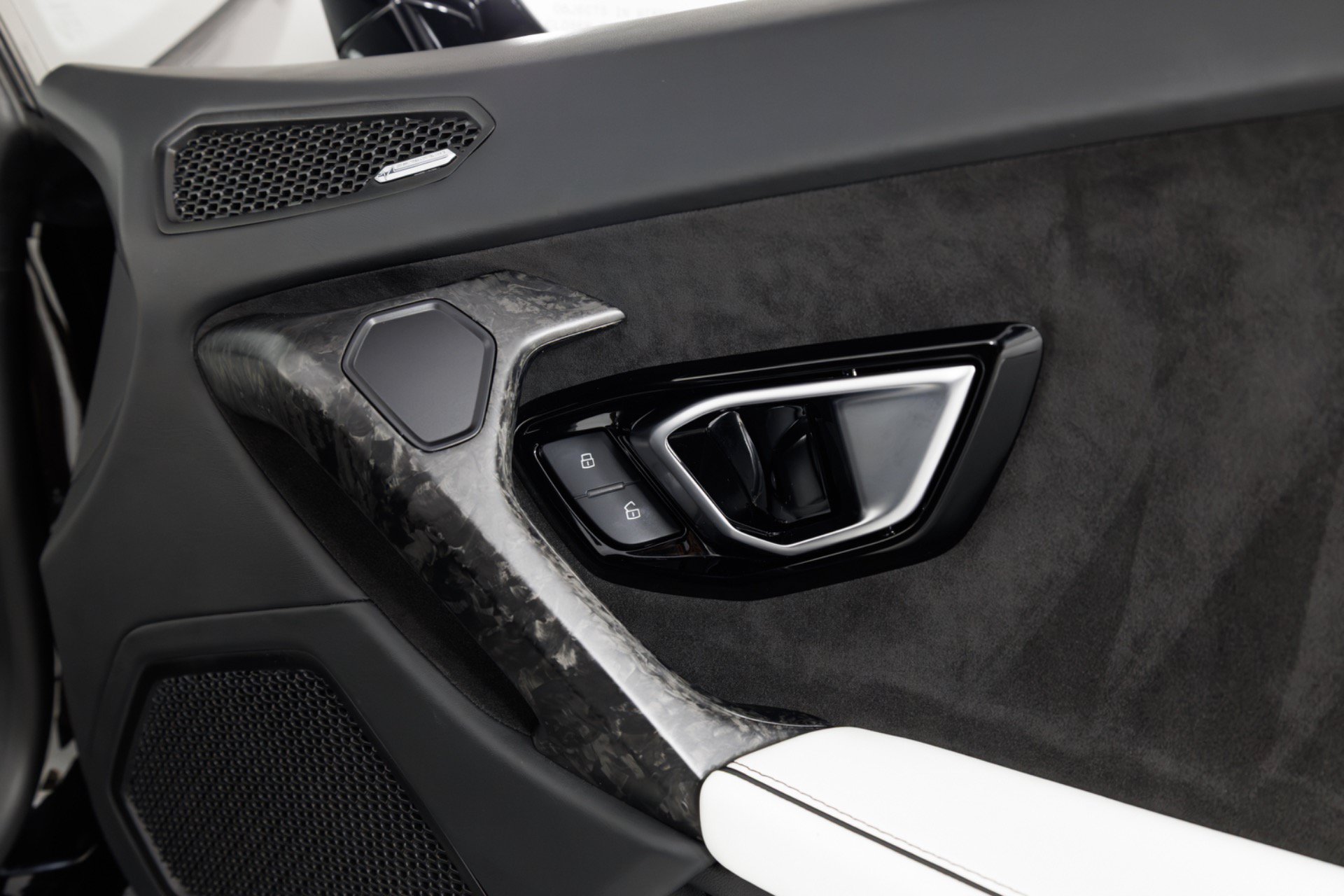Used 2021 Lamborghini Huracan EVO RWD image 46