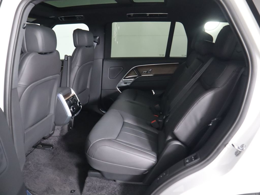 New 2025 Land Rover Range Rover Long Wheelbase SE image 22
