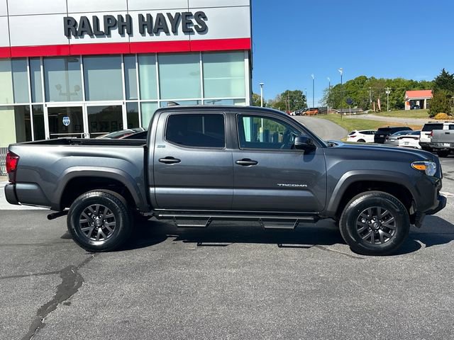 Used 2022 Toyota Tacoma SR5 w/ Technology Package image 2