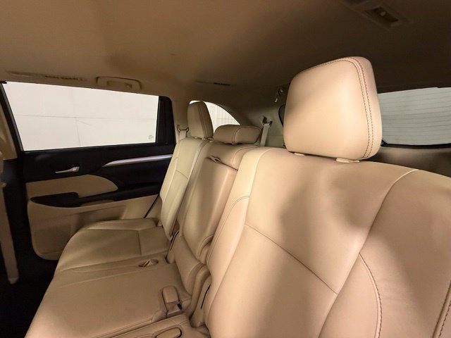 Used 2017 Toyota Highlander XLE w/ Carpet Mat Package FWD image 26
