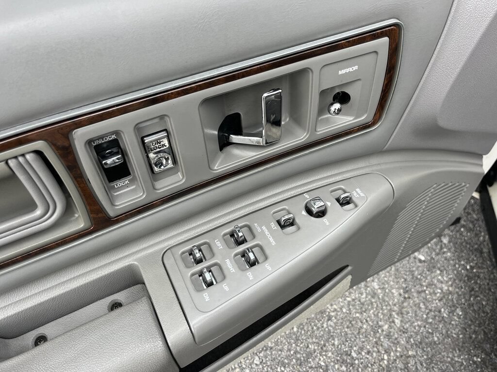 Used 1992 Buick Roadmaster Sedan RWD image 30