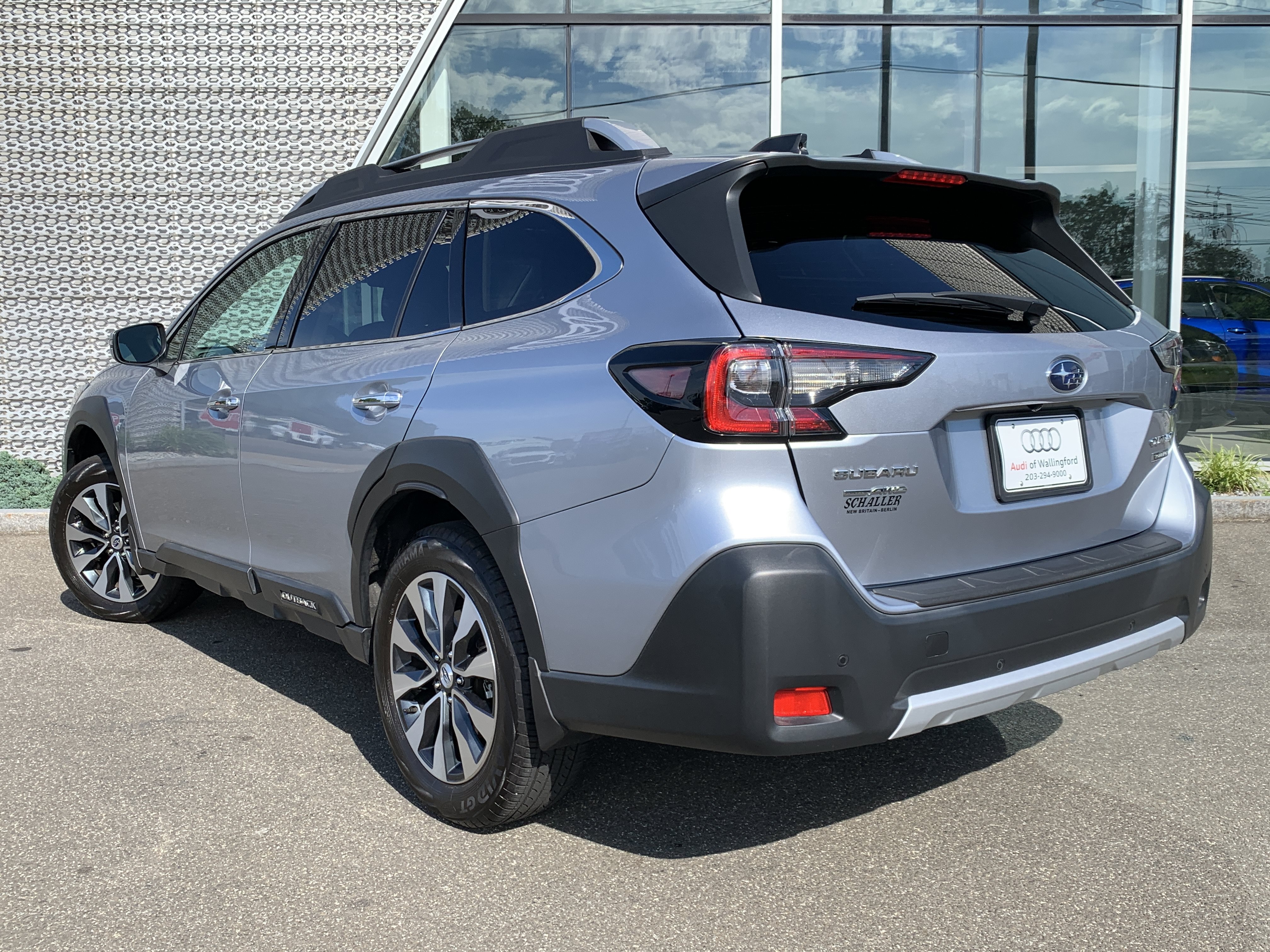 Used 2024 Subaru Outback Touring AWD/4WD image 3