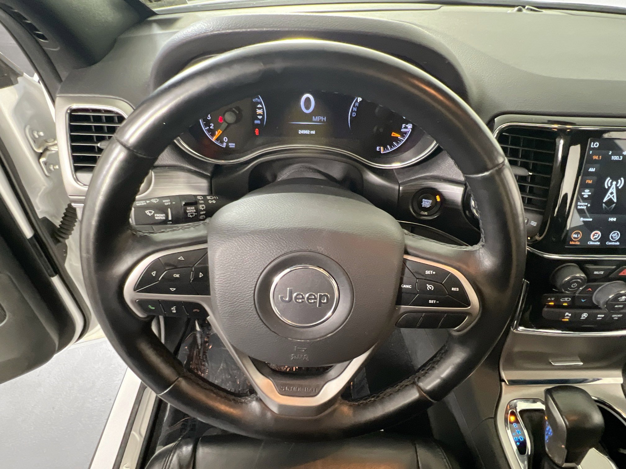 Used 2022 Jeep Grand Cherokee Limited image 11