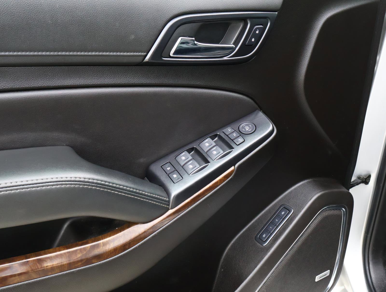 Used 2019 Chevrolet Suburban LT image 17