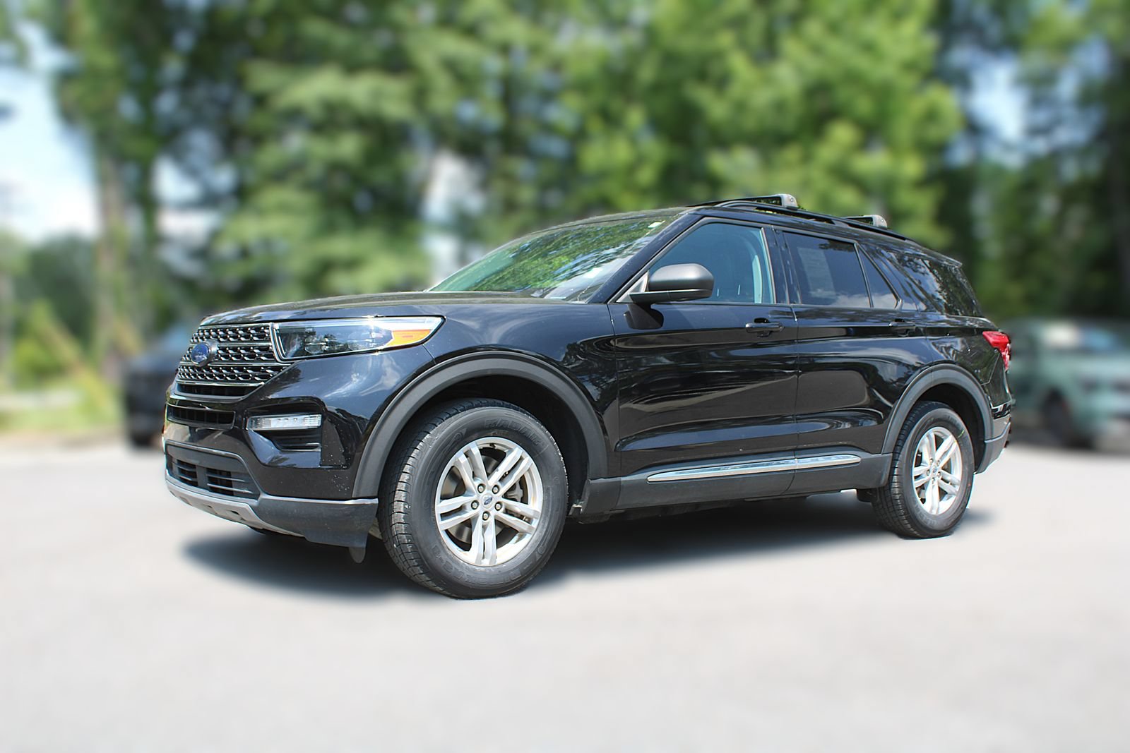 Used 2022 Ford Explorer XLT w/ Equipment Group 202A AWD/4WD image 3