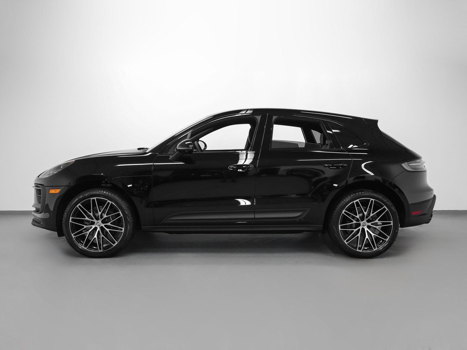 New 2026 Porsche Macan image 2