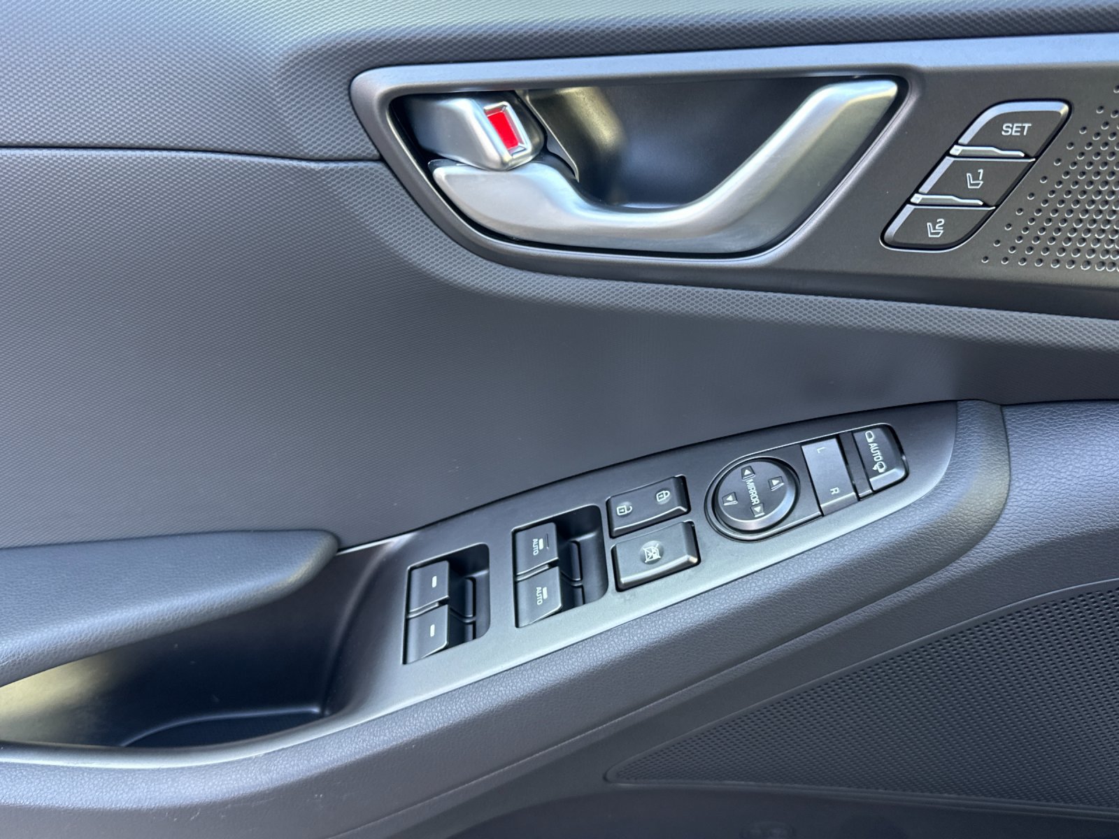 Used 2020 Hyundai Ioniq Limited FWD image 11