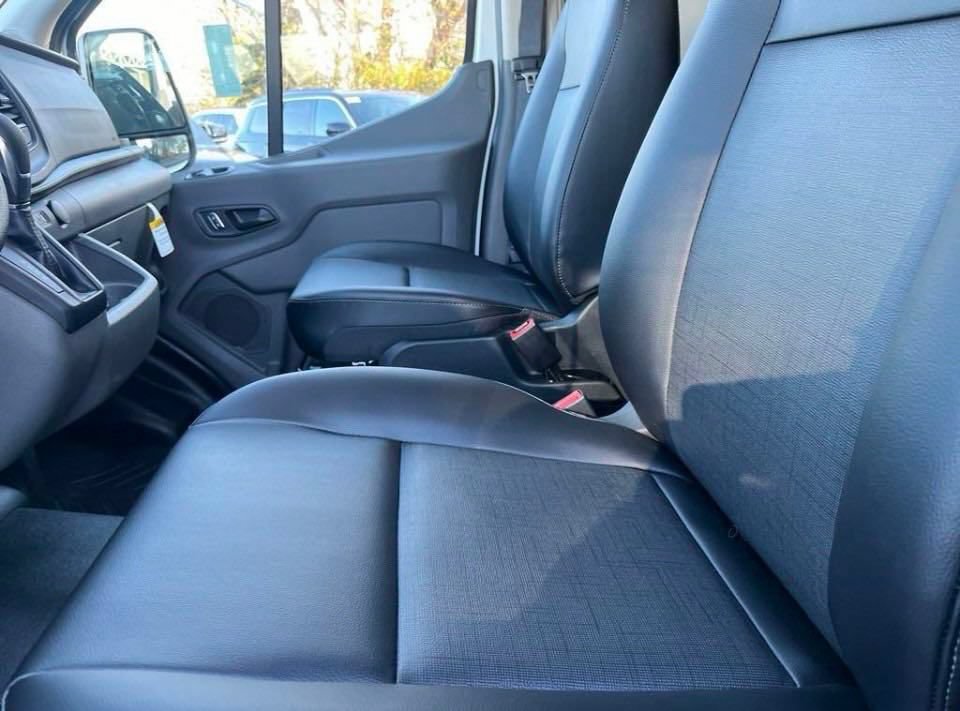 New 2025 Ford Transit 250 148 Medium Roof RWD image 10
