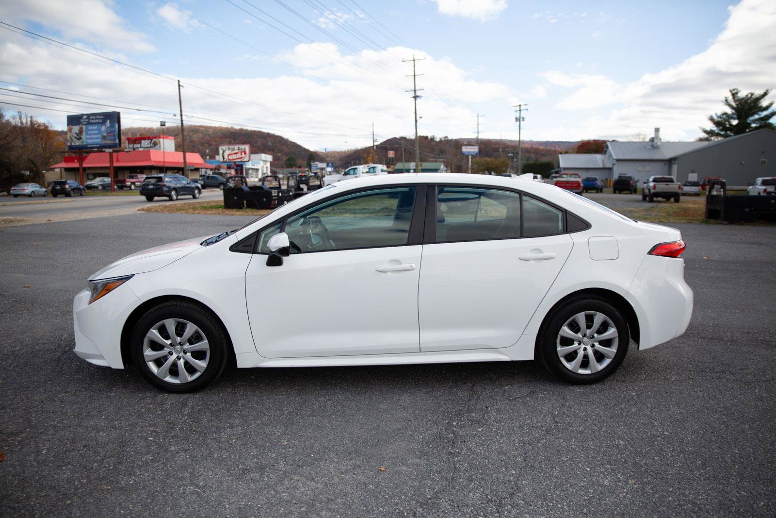 Used 2024 Toyota Corolla LE image 6