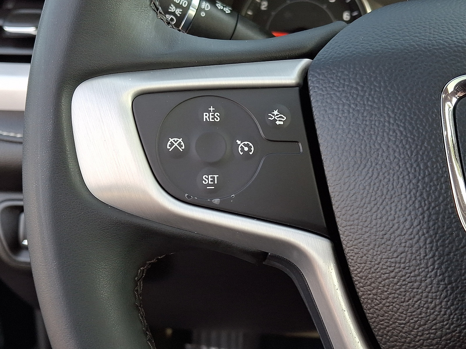 Used 2023 GMC Acadia SLT w/ LPO, Floor Liner Package FWD image 21