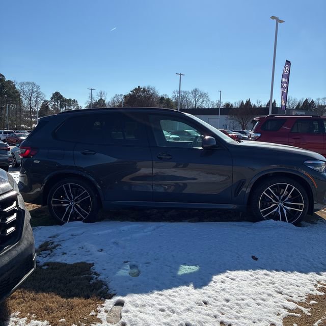 Used 2022 BMW X5 M50i image 13
