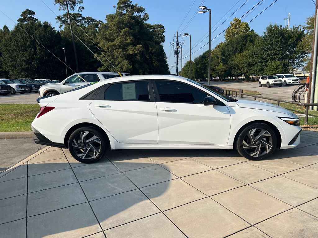 Certified 2025 Hyundai Elantra Sport FWD image 4