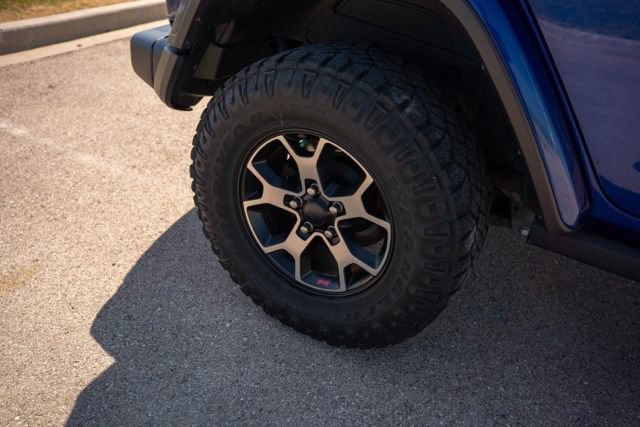Used 2018 Jeep Wrangler Unlimited Rubicon w/ Dual Top Group AWD/4WD image 10