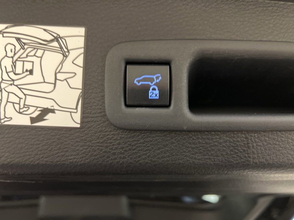 Used 2022 Toyota Sienna XSE image 30