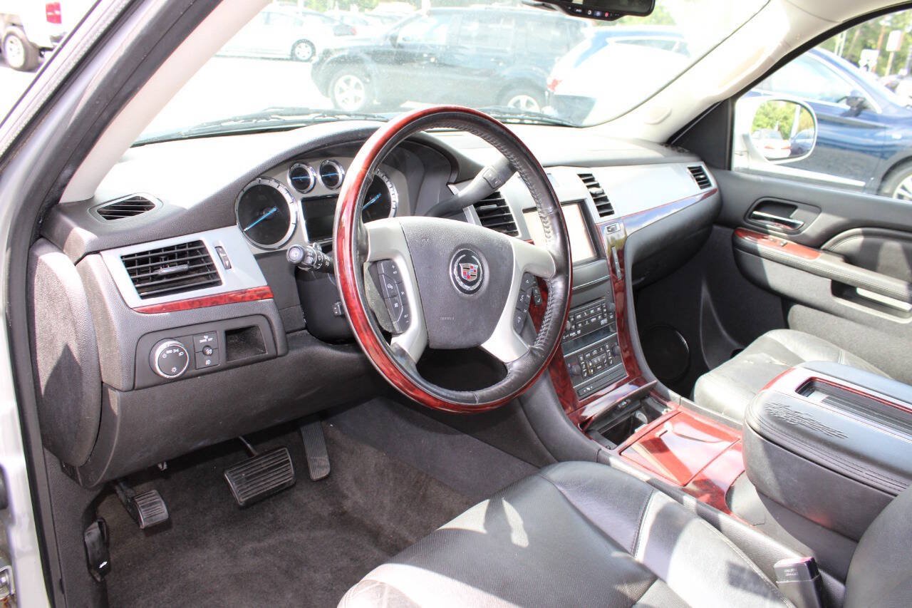 Used 2013 Cadillac Escalade ESV Luxury AWD/4WD image 13
