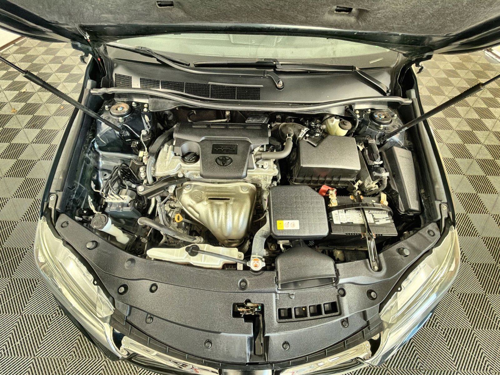 Used 2017 Toyota Camry SE image 26