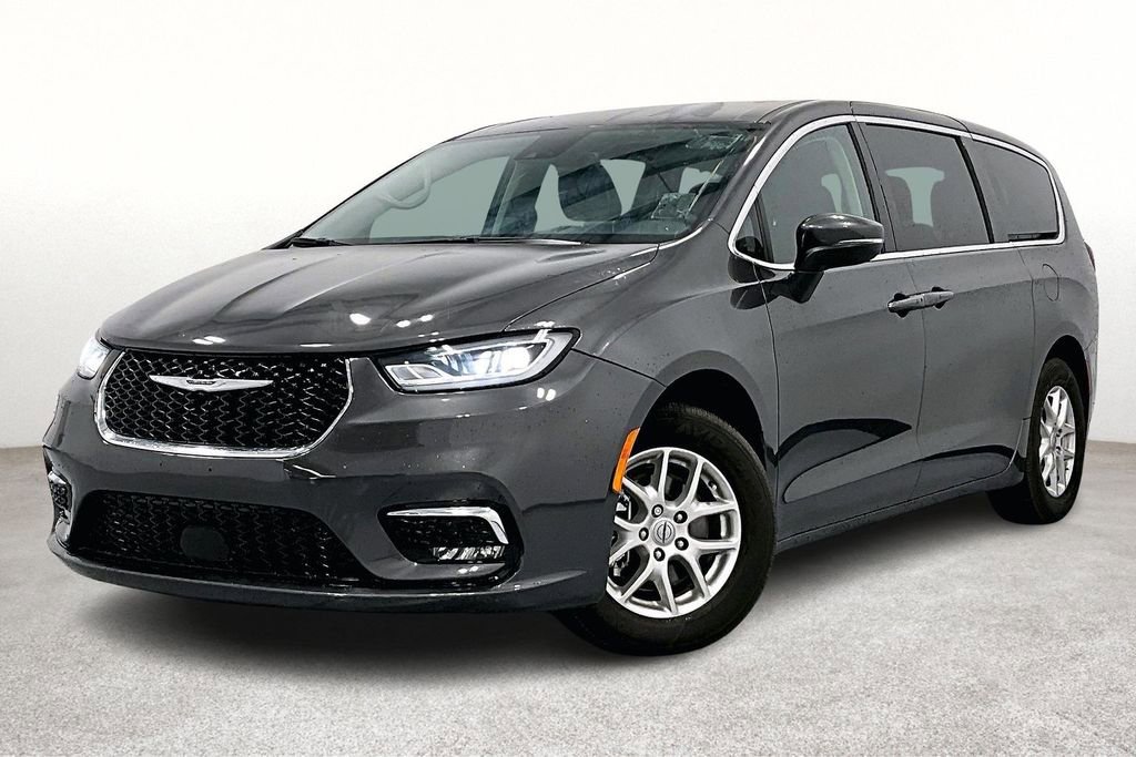 Used 2023 Chrysler Pacifica Touring-L image 13