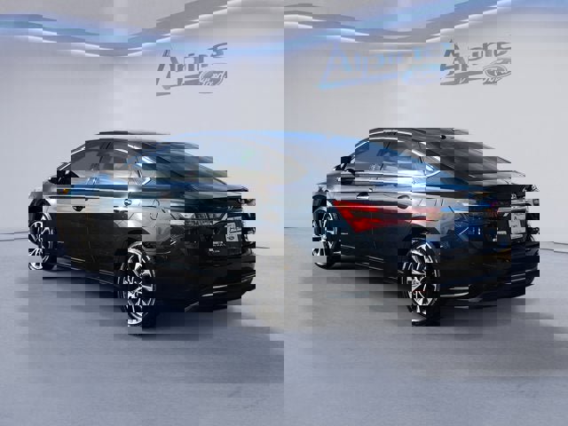 Used 2017 Toyota Avalon XLE Plus image 3