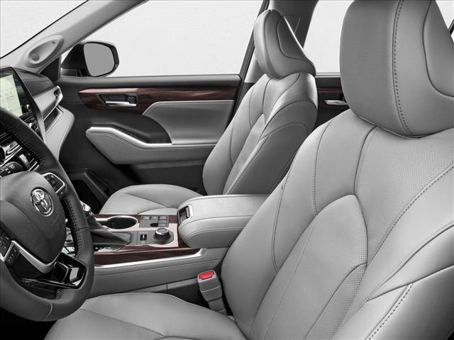 New 2025 Toyota Highlander Limited image 6