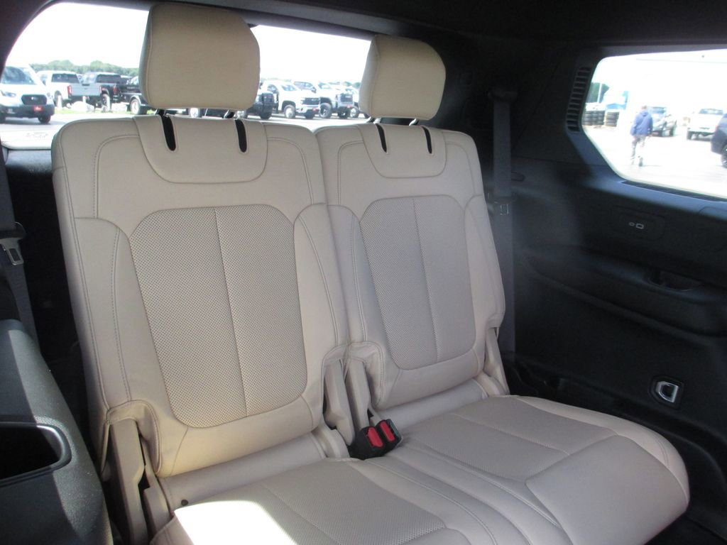 Used 2023 Jeep Grand Cherokee L Limited w/ Luxury Tech Group II AWD/4WD image 26