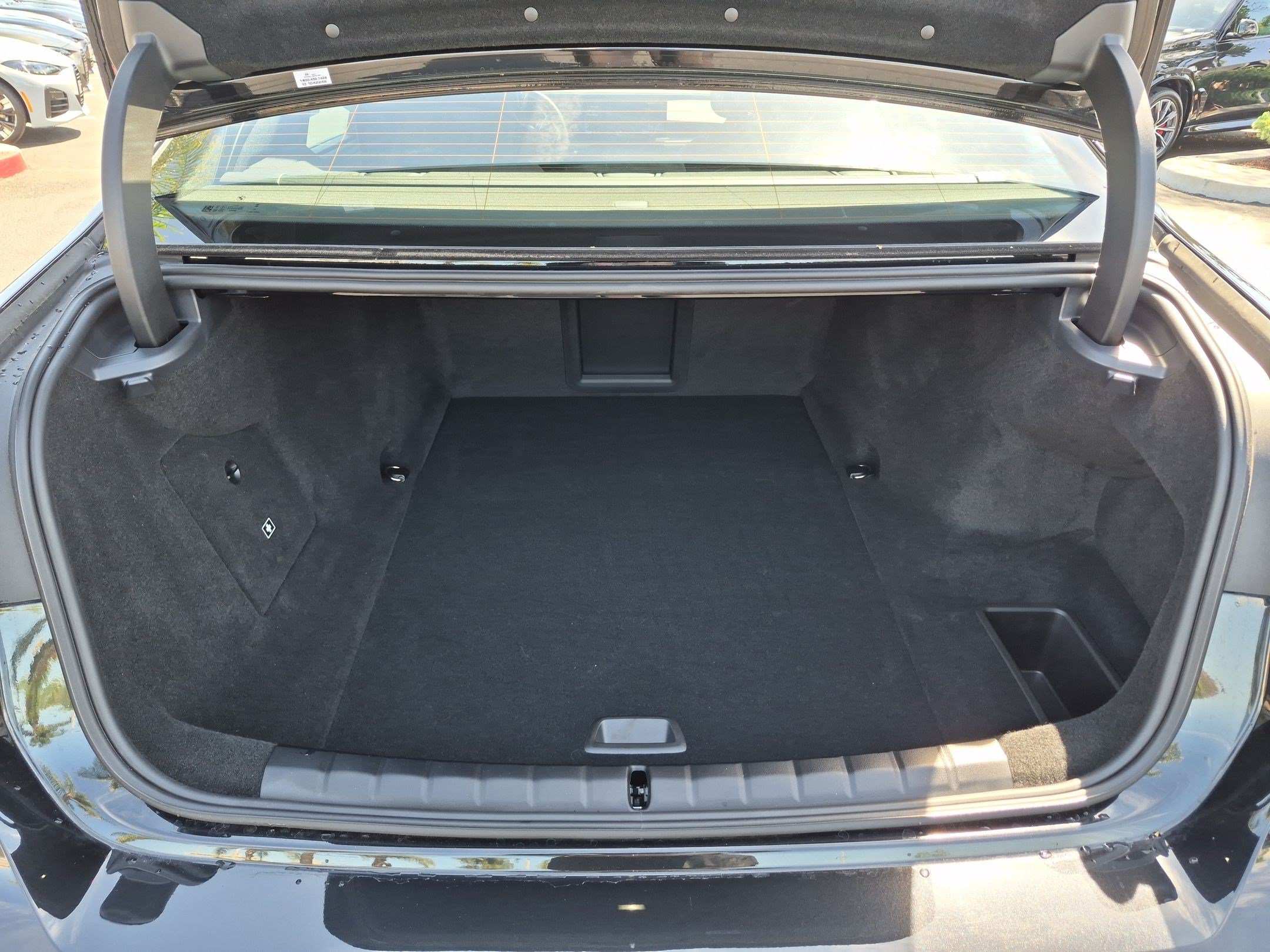 Used 2025 BMW i7 eDrive50 w/ M Sport Package RWD image 32