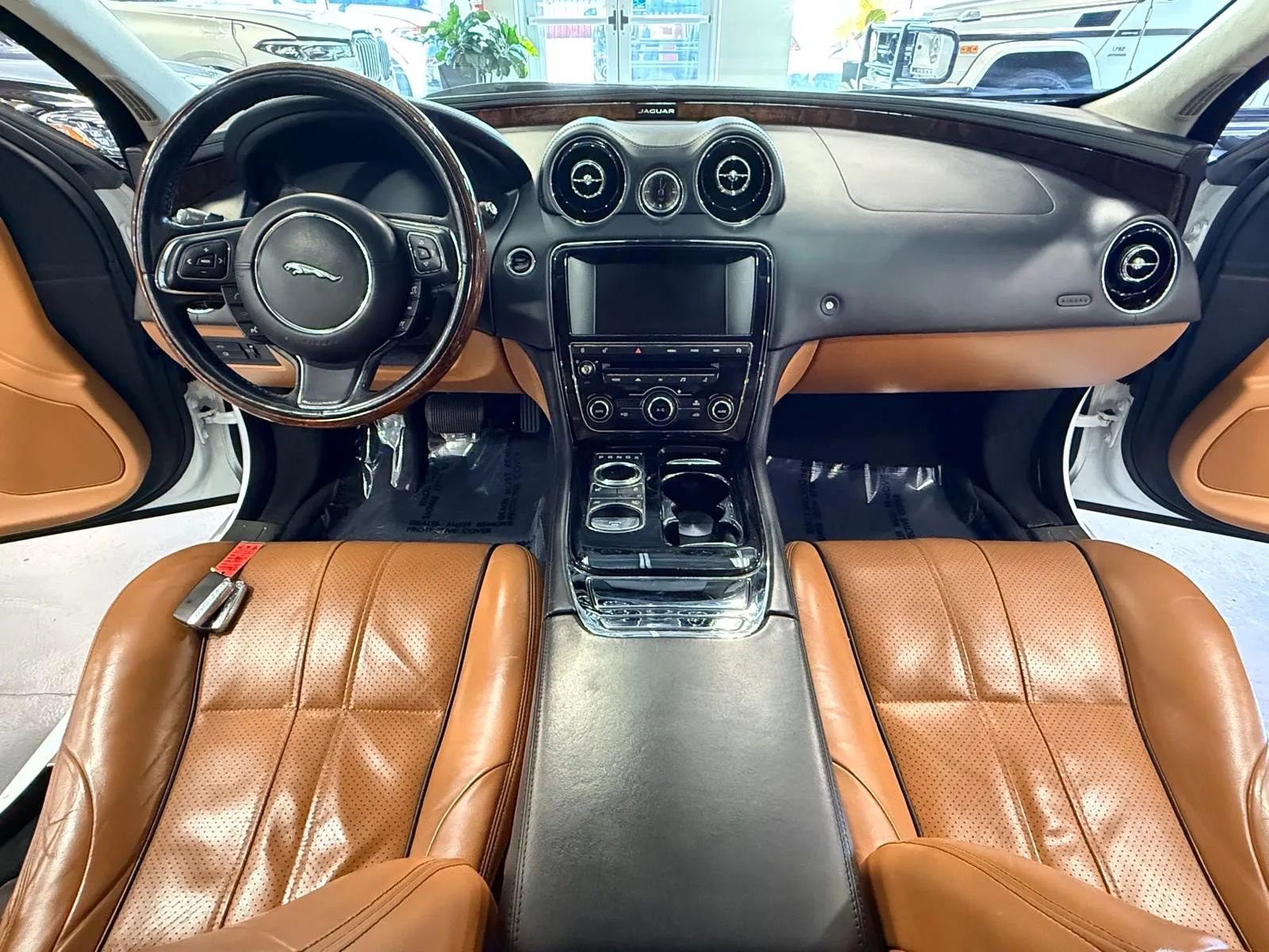 Used 2015 Jaguar XJ L Portfolio image 18