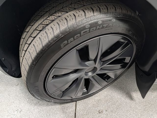 Used 2025 Tesla Model Y Long Range image 8