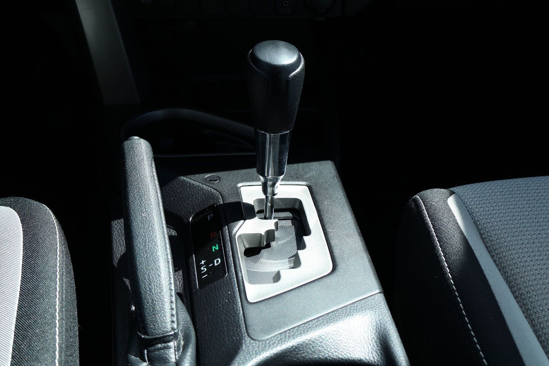 Used 2018 Toyota RAV4 XLE w/ Plus Extra Value Package image 17