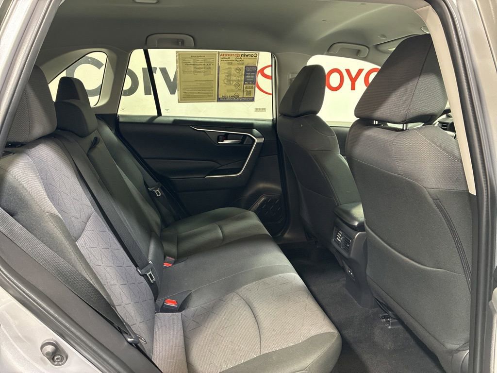 Used 2025 Toyota RAV4 XLE AWD/4WD image 15