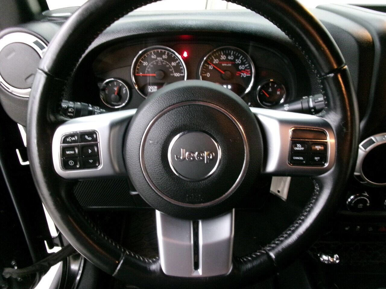 Used 2016 Jeep Wrangler Unlimited Rubicon image 31