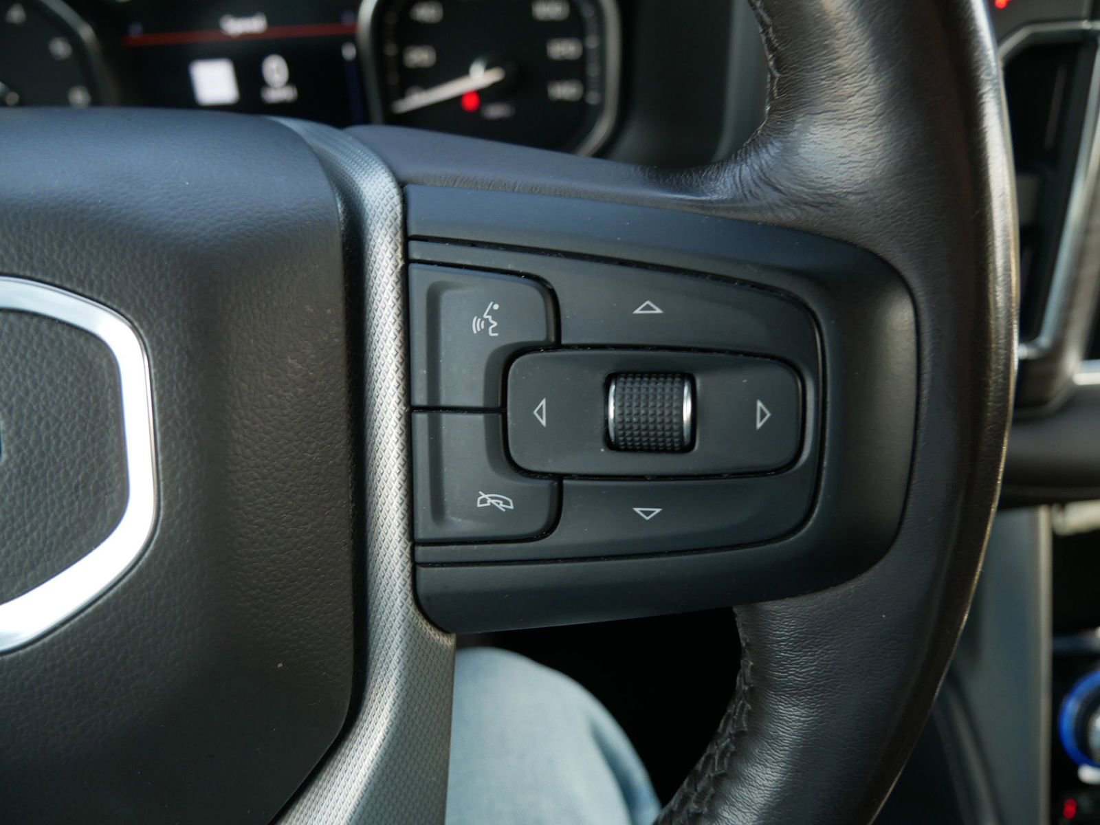 Used 2021 GMC Yukon Denali w/ Denali Premium Package image 25