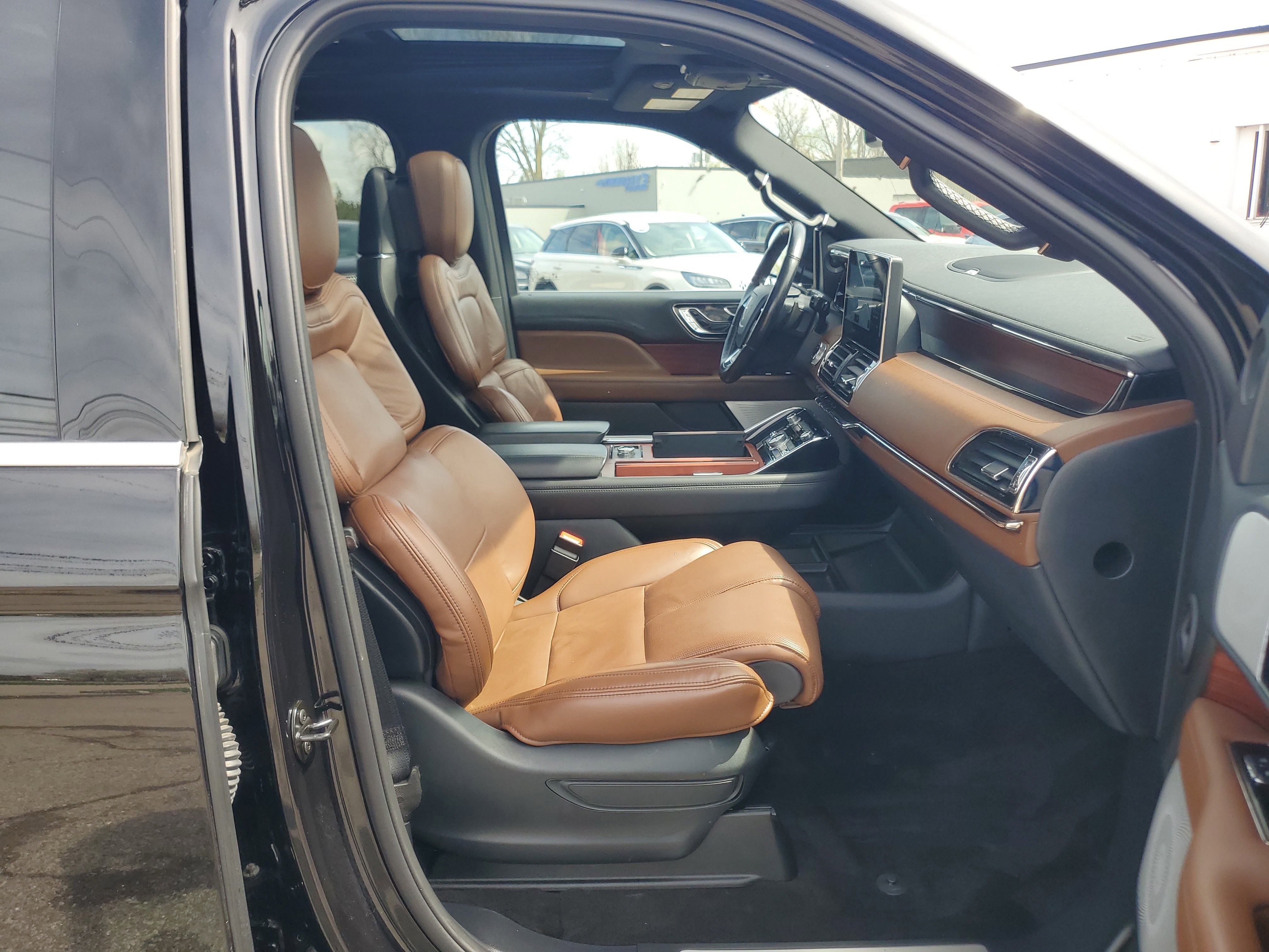 Certified 2023 Lincoln Navigator Reserve AWD/4WD image 9