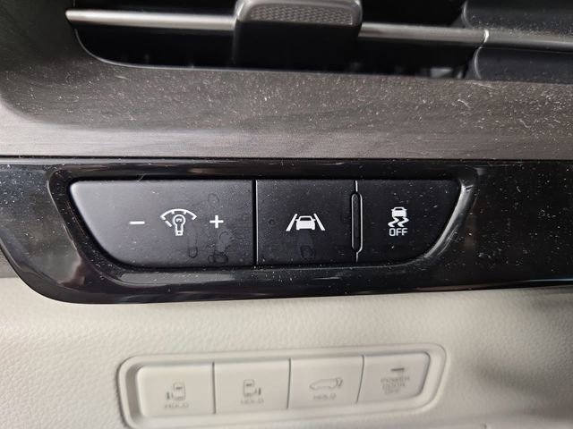 Certified 2023 Kia Carnival EX image 31