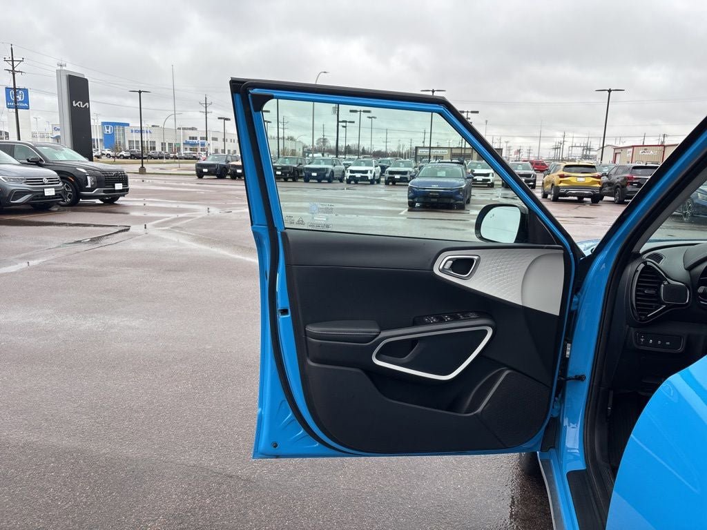 Used 2023 Kia Soul GT-Line FWD image 11