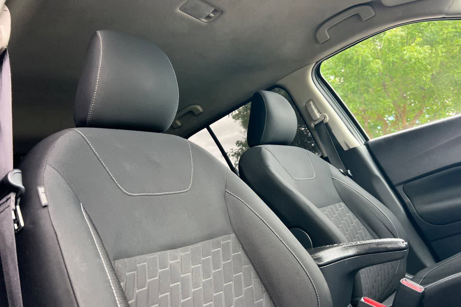 Used 2021 Nissan Kicks S image 19