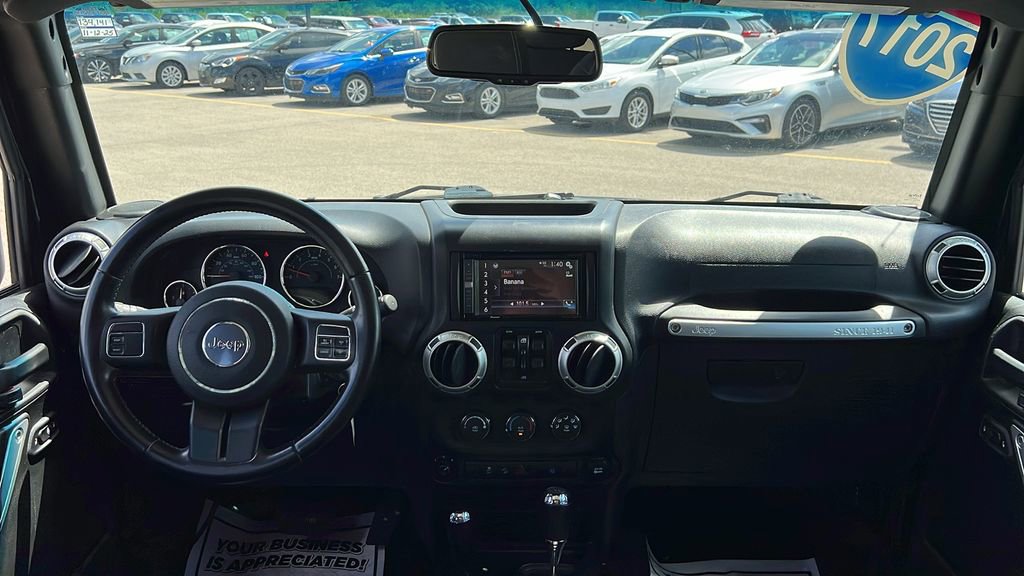 Used 2017 Jeep Wrangler Unlimited Sahara AWD/4WD image 12