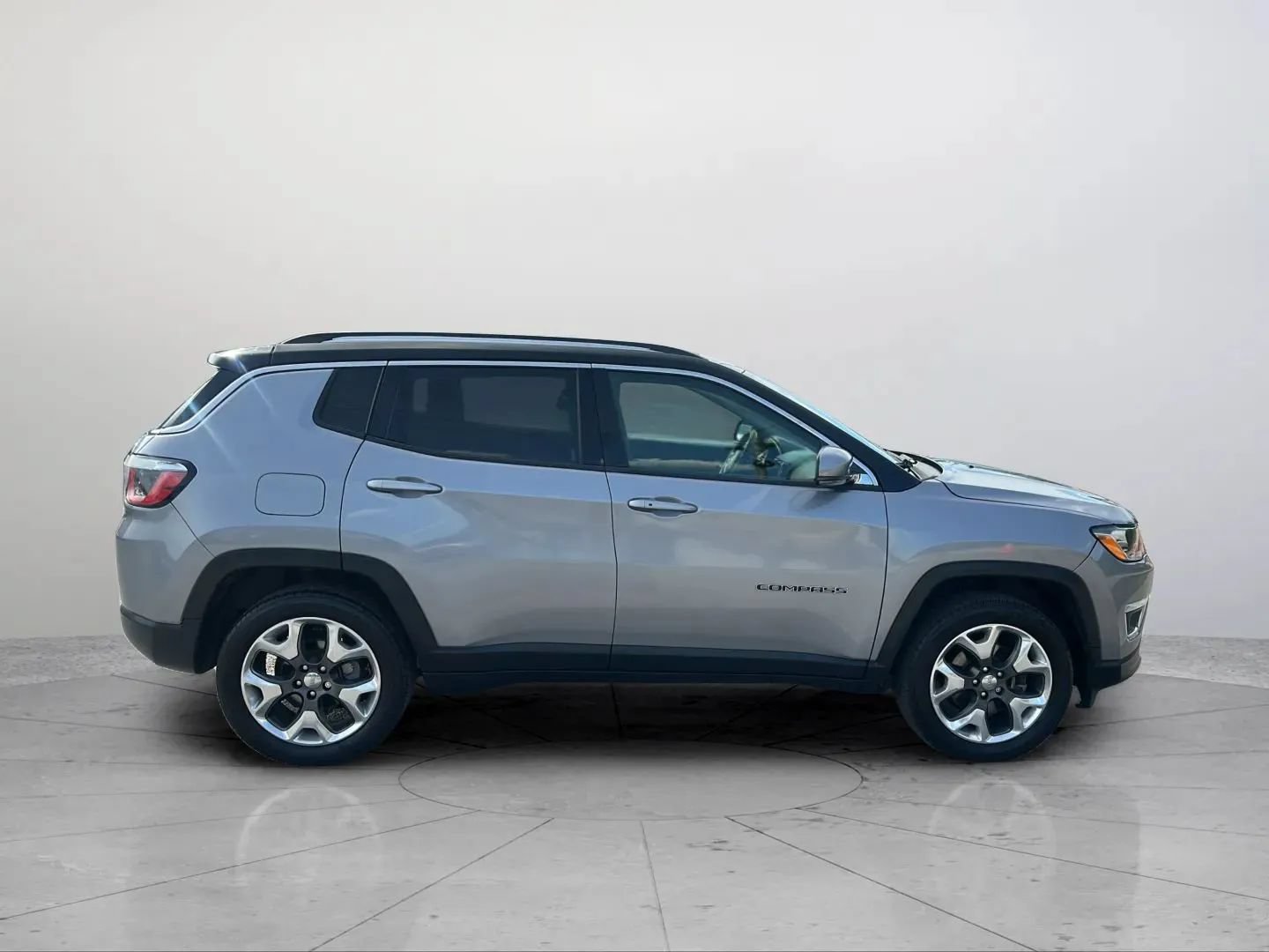 Used 2018 Jeep Compass Limited w/ Safe & Security Group AWD/4WD image 14