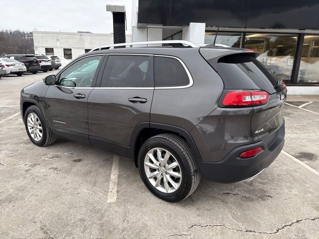 Used 2017 Jeep Cherokee Limited image 3
