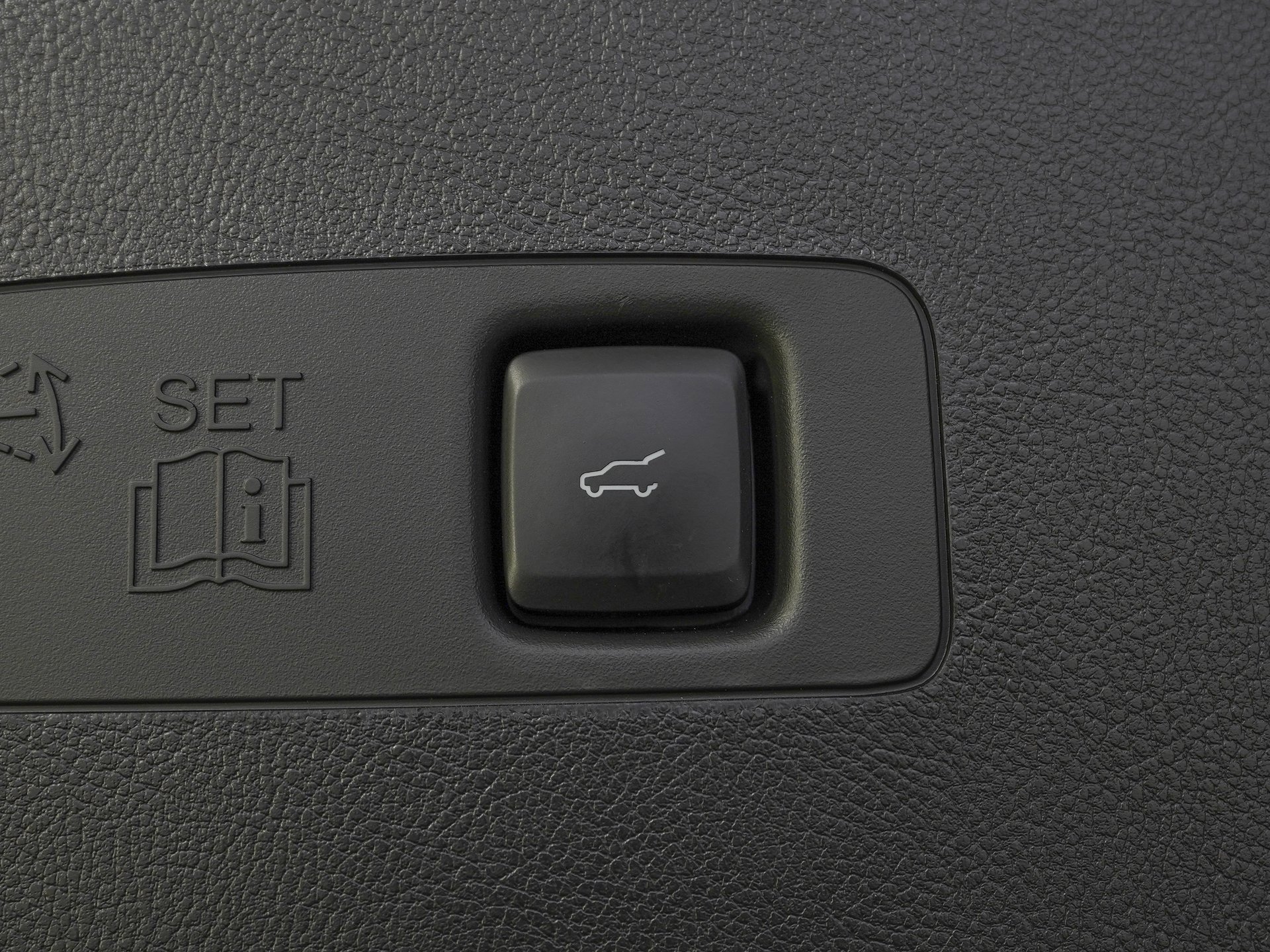 Used 2025 Lincoln Corsair Grand Touring w/ Jet Appearance Package image 12