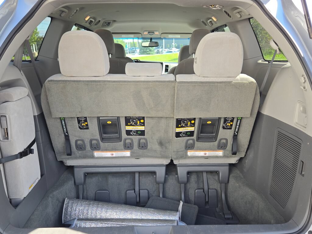 Used 2015 Toyota Sienna LE FWD image 12